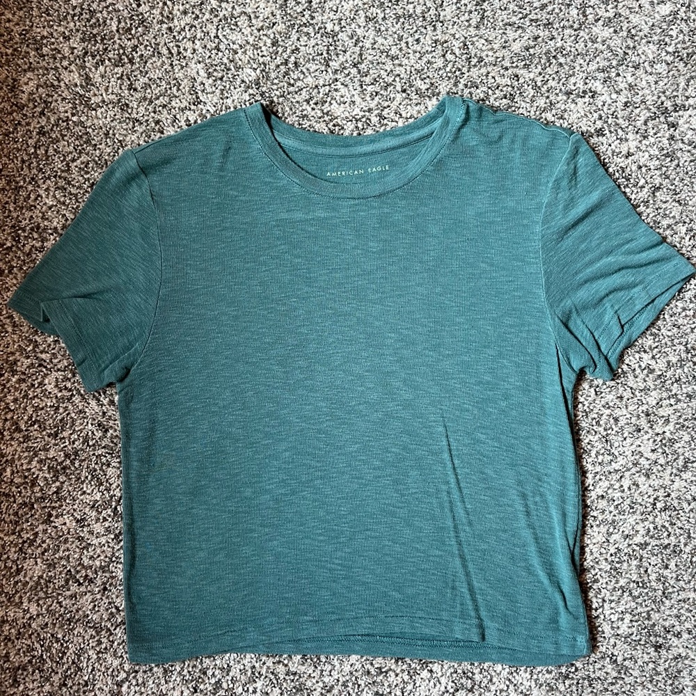American eagle cropped shirt